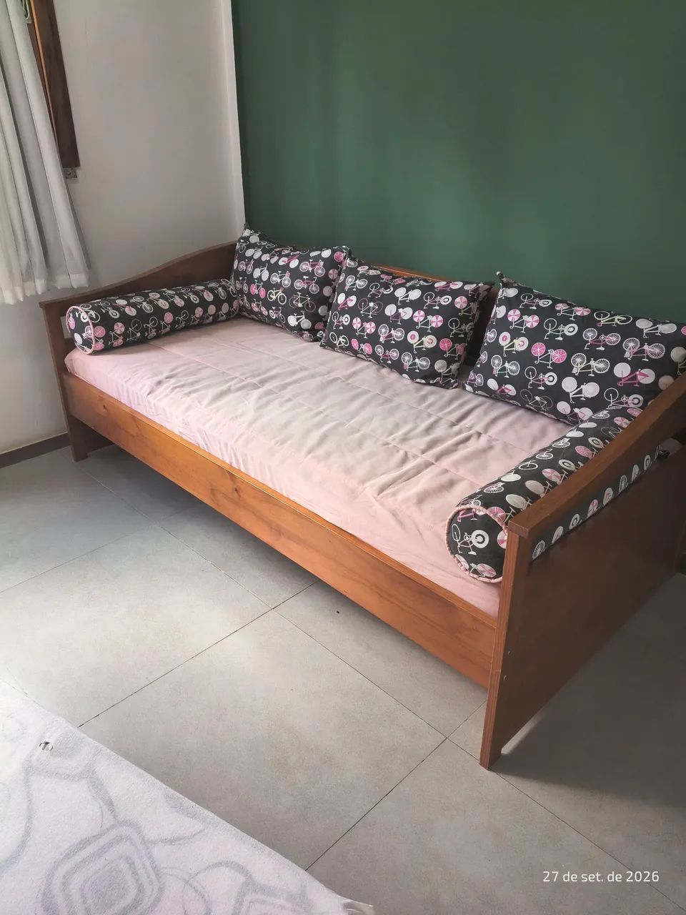 Linda bicama com criado mudo  - Foto 2