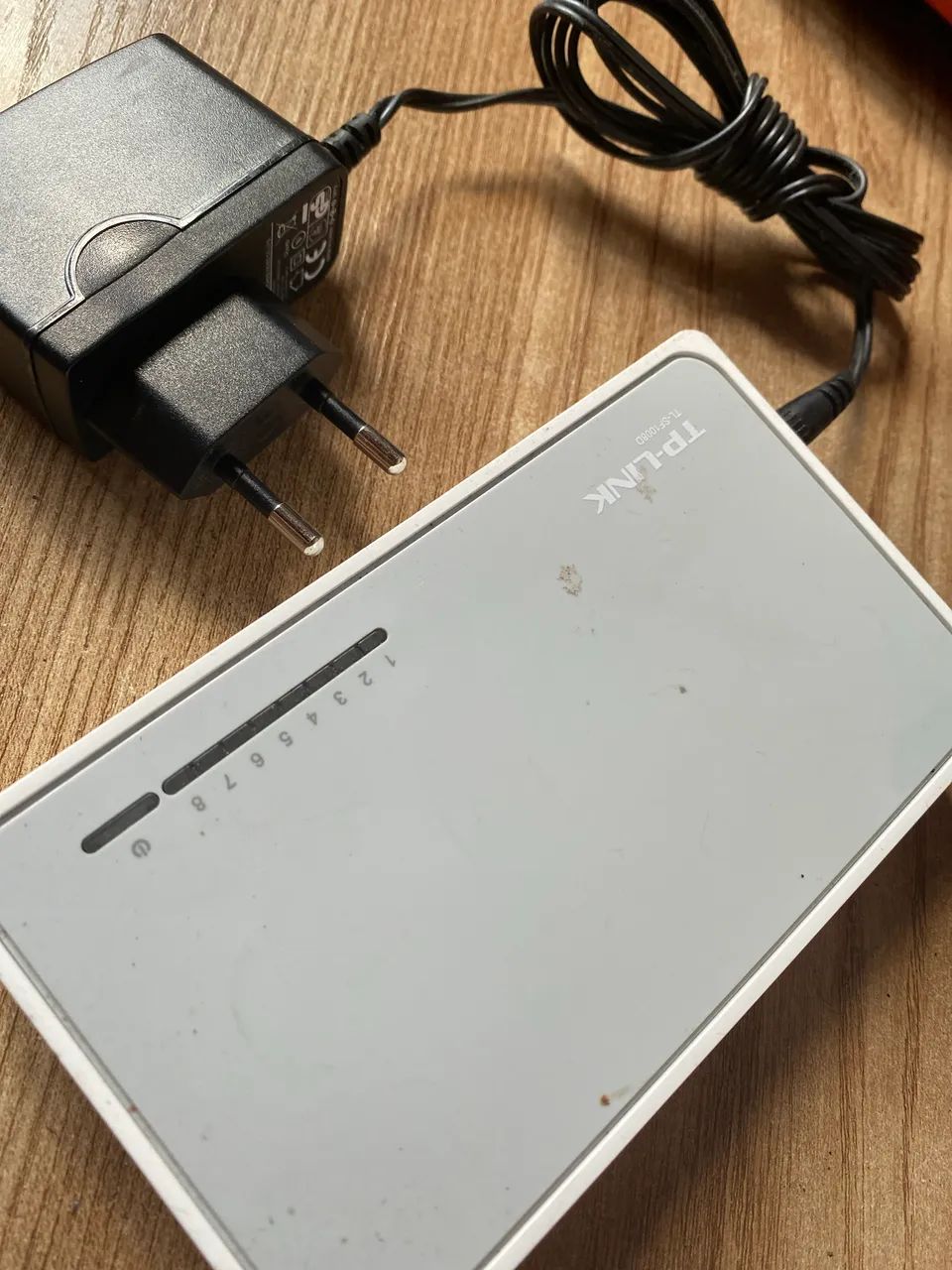 Vendo um switch TP-Link TL-SF1008D. com 8 portas.  - Foto 2
