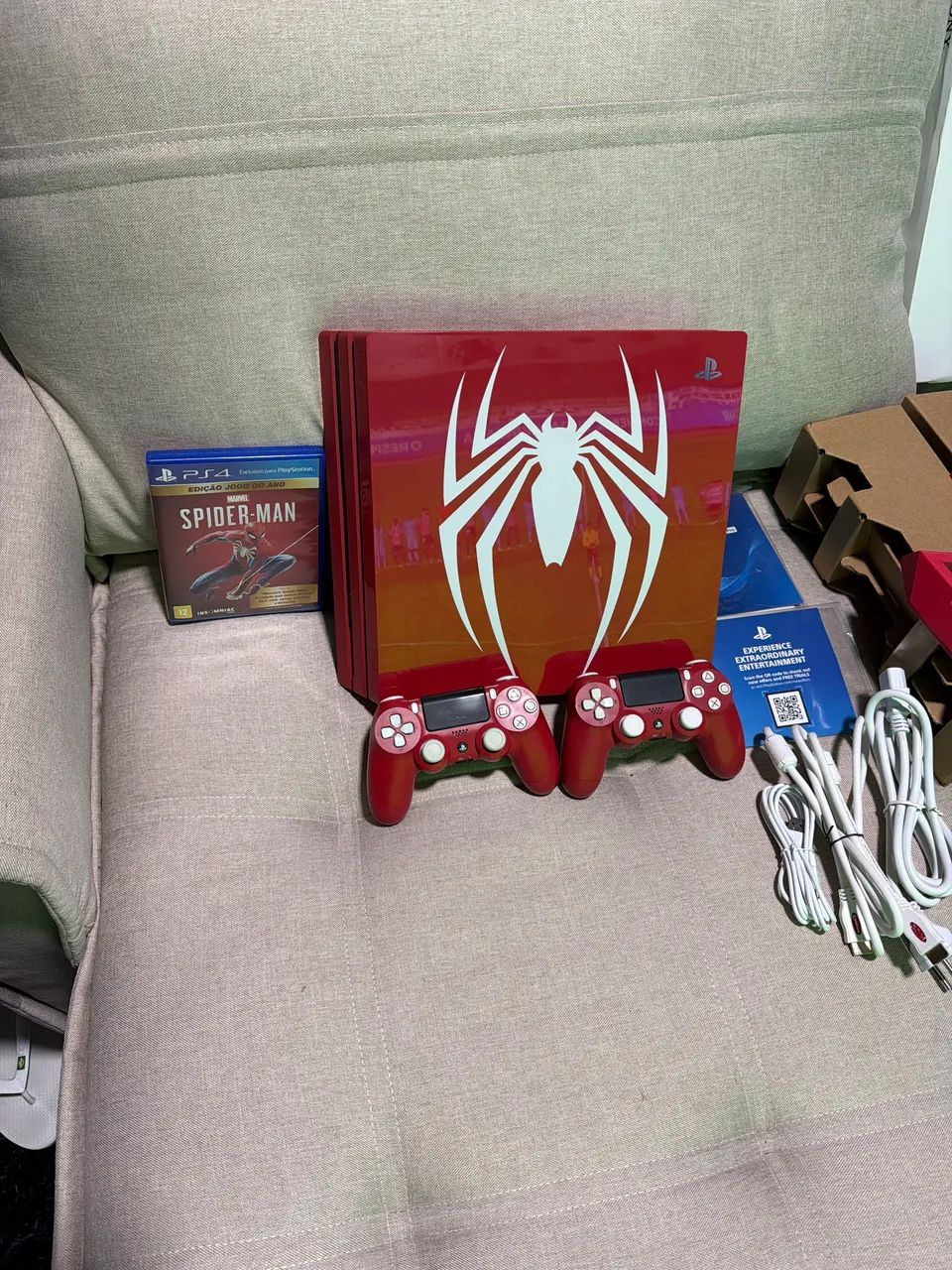 Ps4 pro spaidermam com 2 controles  - Foto 3