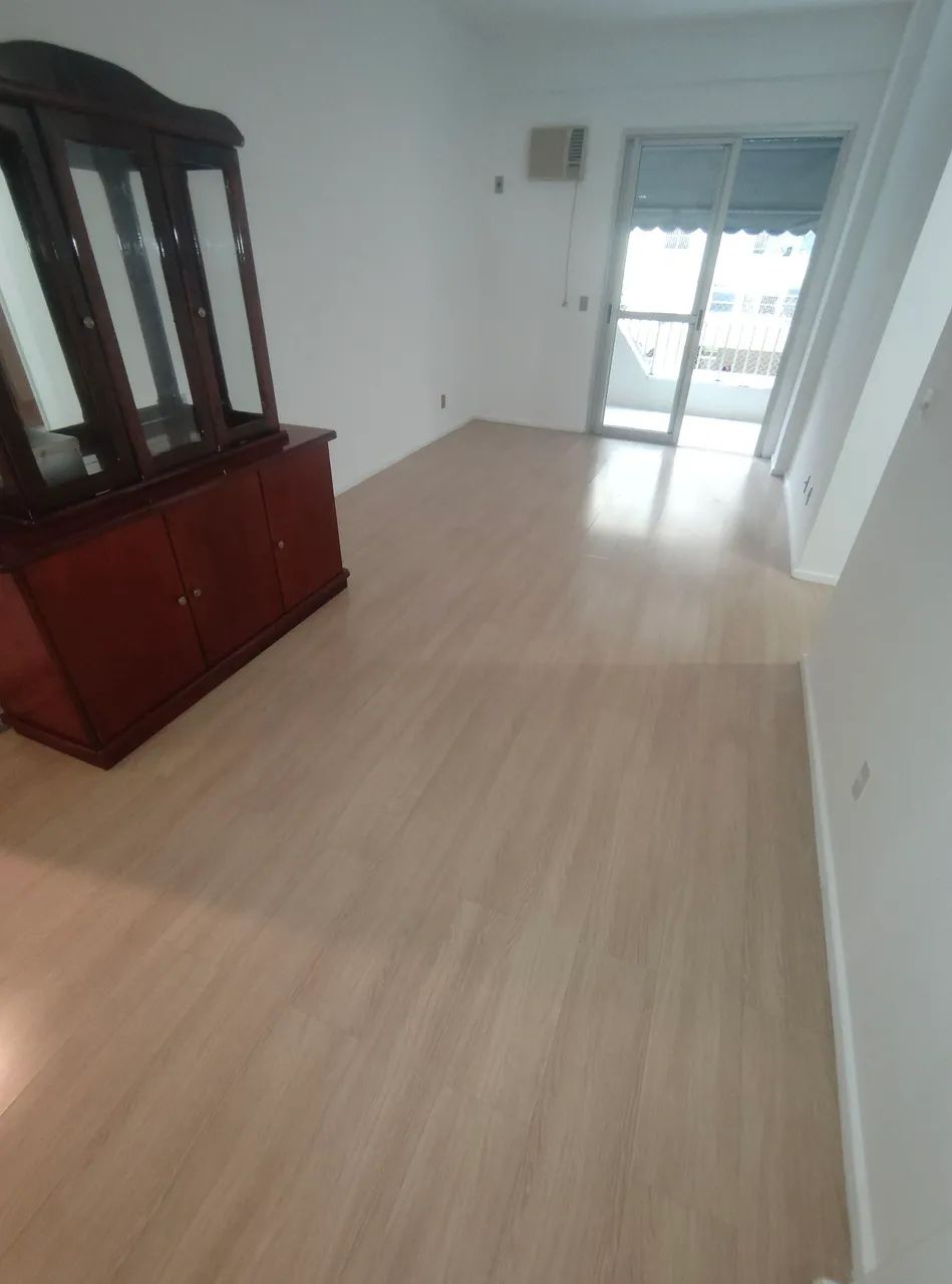 Excelente Apartamento de 02 Quartos, 2 VARANDAS e 1 vaga.