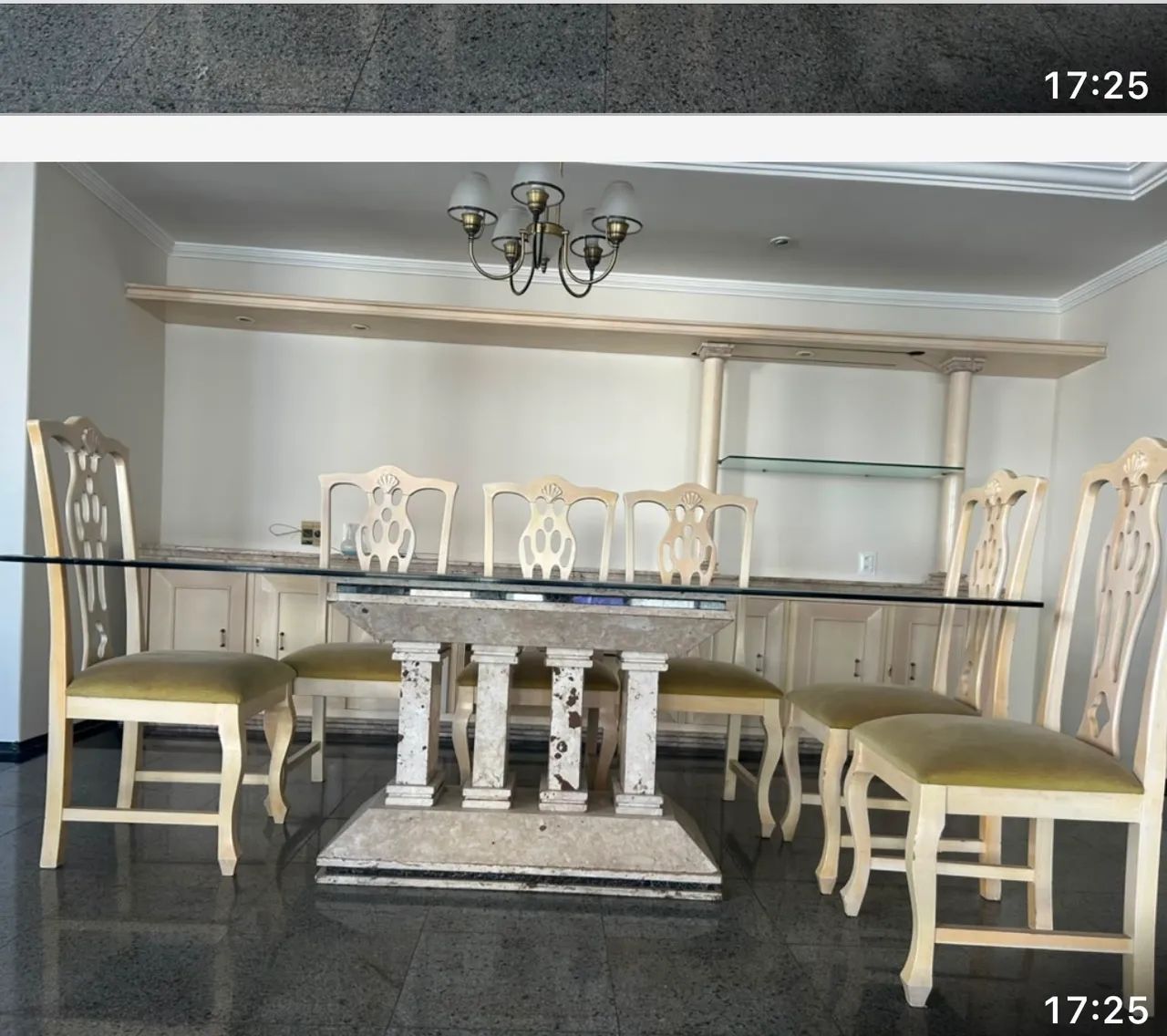 Mesa de vidro com base de mármore e 8 cadeiras