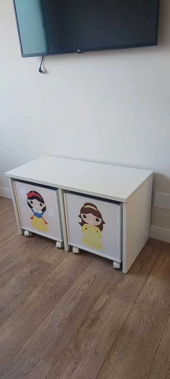 Rack infantil com baú das princesas