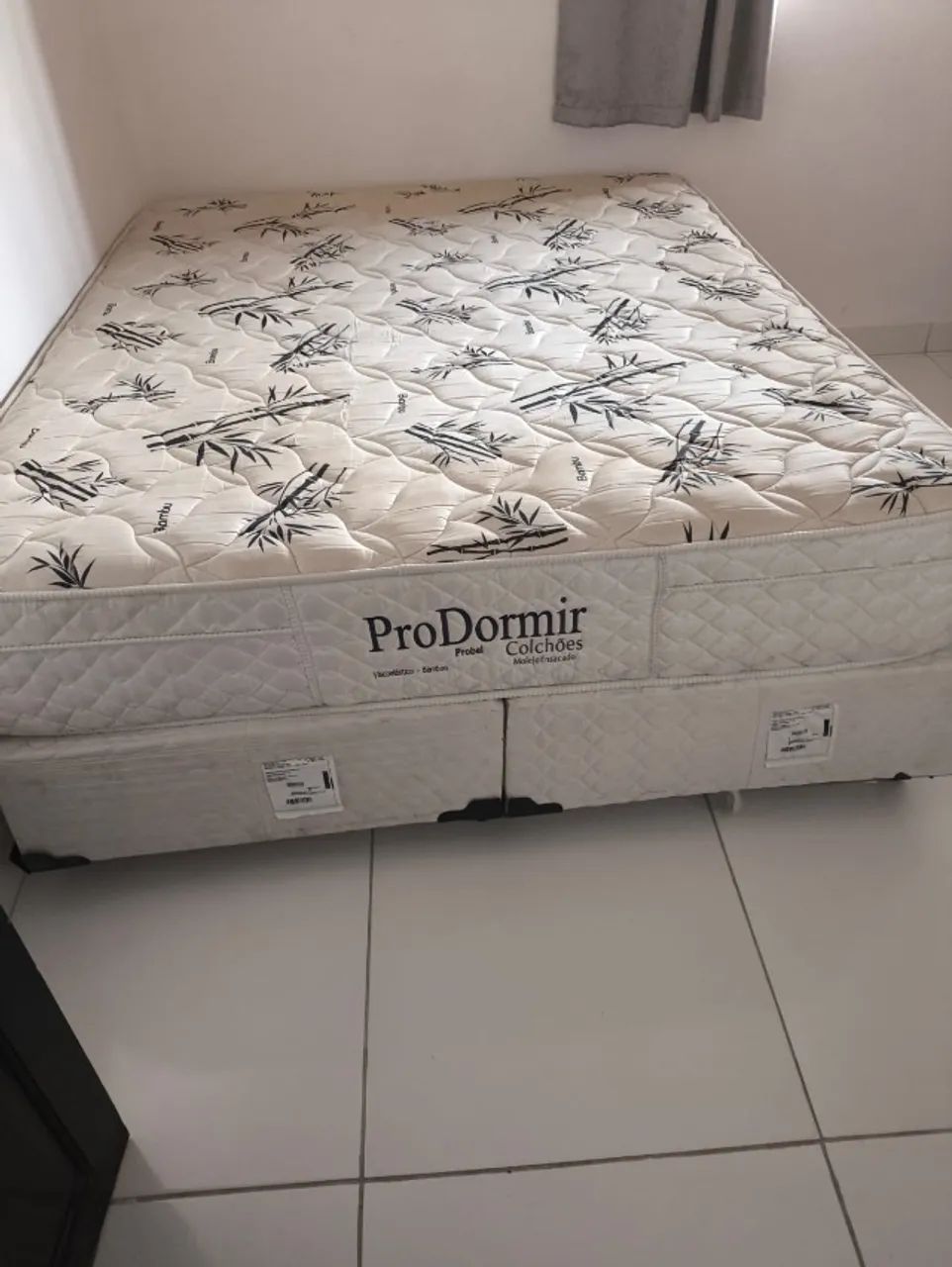 Vendo cama queen completa 