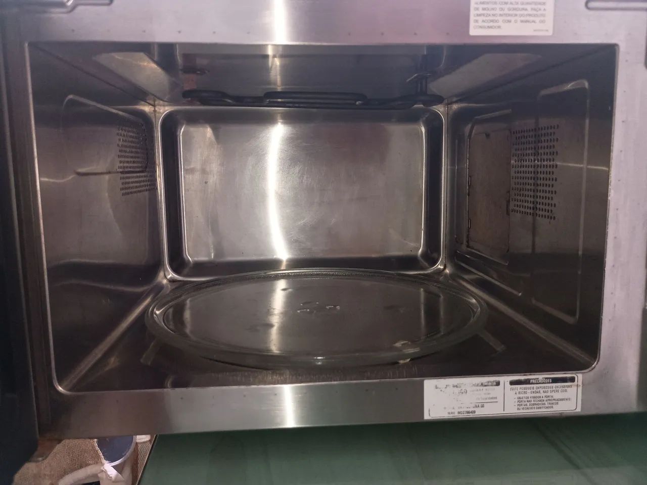 Vendo microondas Brastemp ative 30 litros semi novo em excelente estado, 220w para sua pra