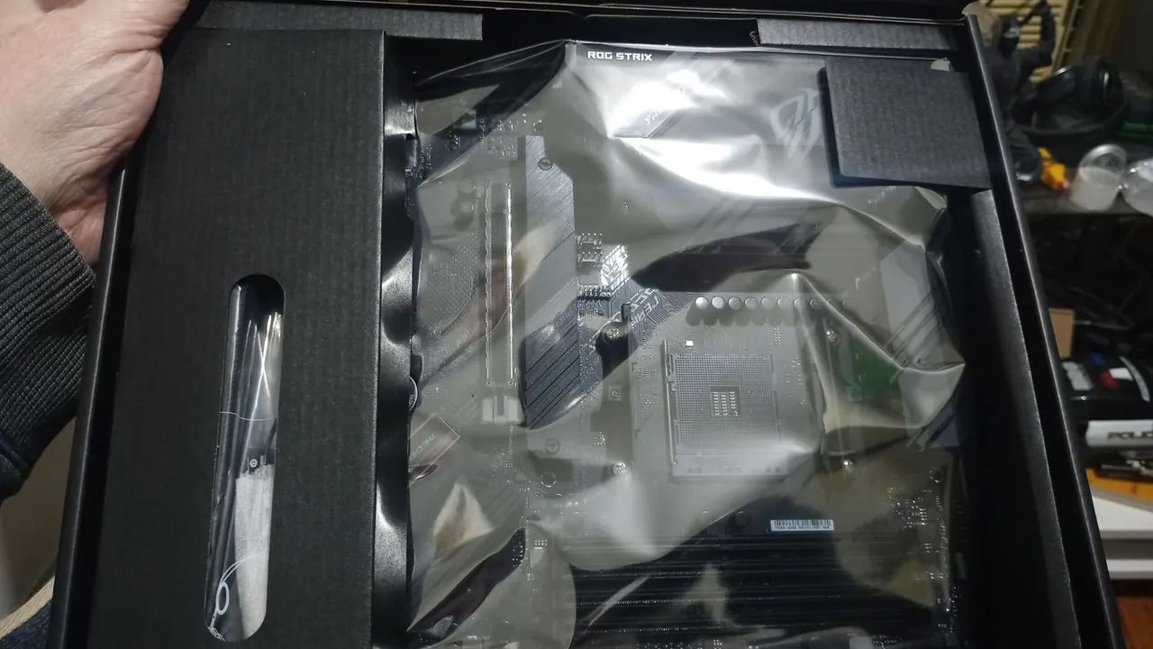 Placa Asus Rog strix B550 F nova - Foto 2