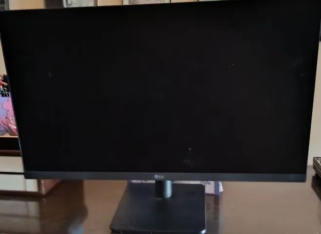 Monitor Gamer LG 24 Polegadas (Tela danificada)