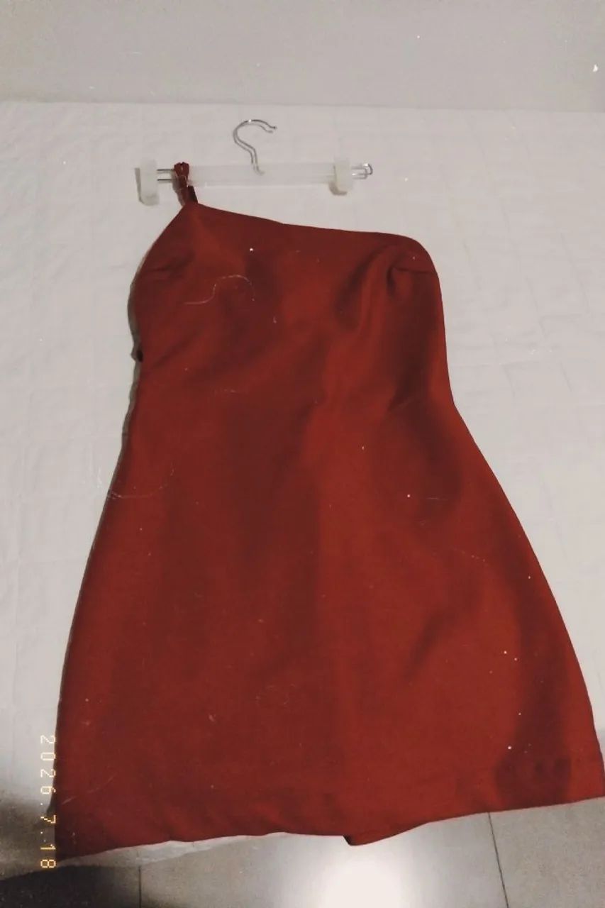 Vestido vinho curto de uma alça