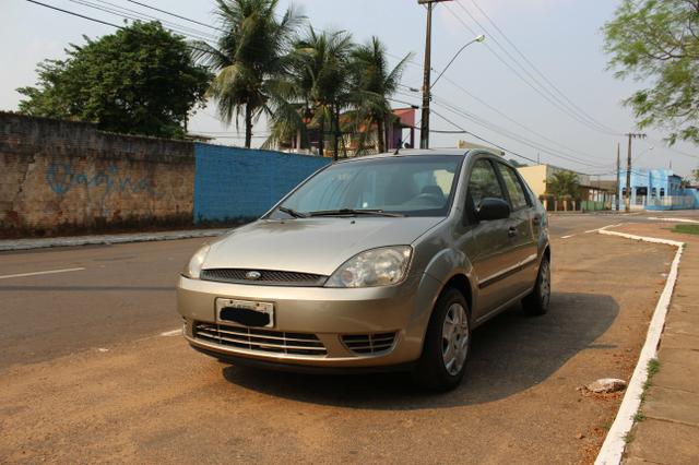 Vende-se carro, Fiesta sedan 1.6 Flex, ano 2005/2006. telefone de contato/whatsap