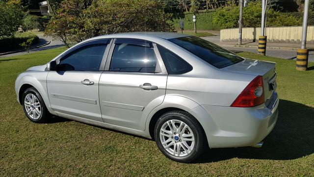 Focus sedan excelente estado - Foto 10