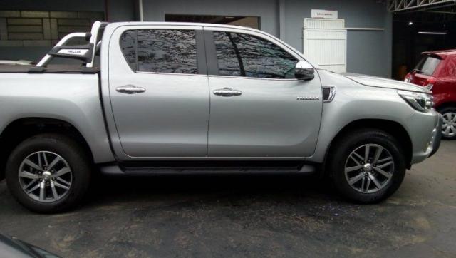 TOYOTA HILUX CD SRX 4X4 2.8 TB AT Prata 2017/2018 - Foto 7