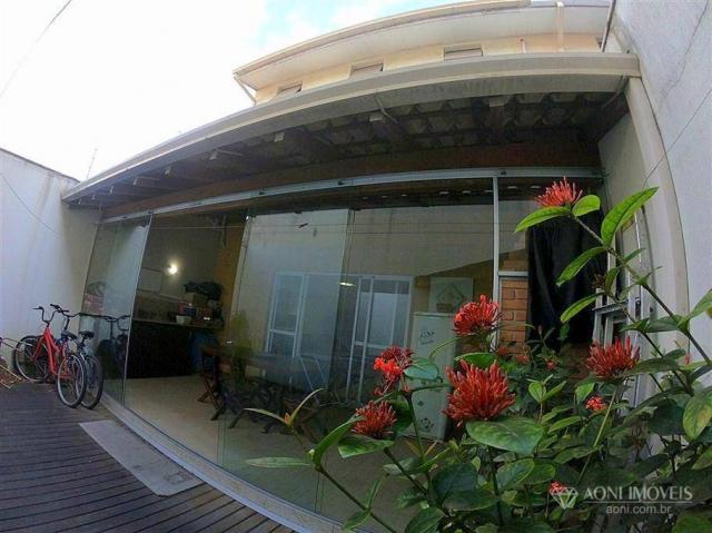Casa duplex com 4 dormitórios, sol da manhã, lazer com churrasqueira e quintal, 3 vagas de - Foto 18