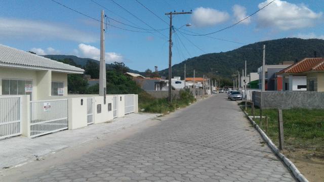 Casa terrea 2dorm 1suite C/estrutura segundo piso em otima localização - Foto 2