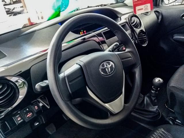 TOYOTA ETIOS HATCH X 13L MT 19/20 - Foto 10