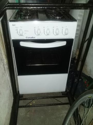 Vende-se um fogão com um mês de uso