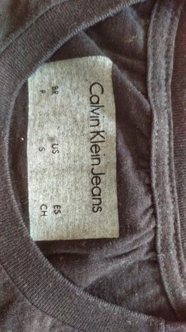 Camiseta preta - Calvin klein jean - Foto 2