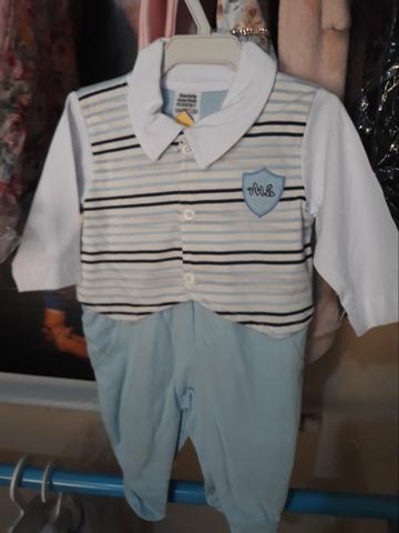 Vendo lotes de roupas infantis com 150 peças