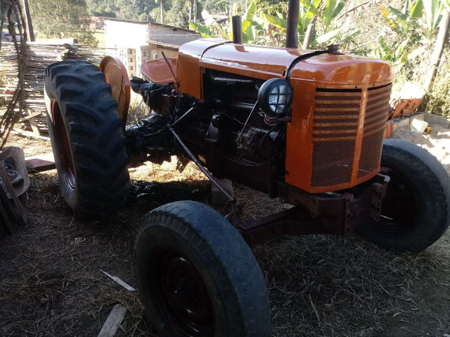 Vendo trator valmet otimo estado