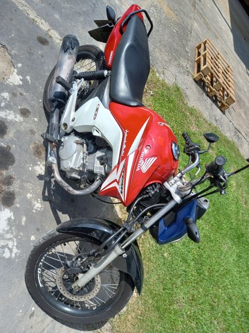 TITAN 150 VERMELHA