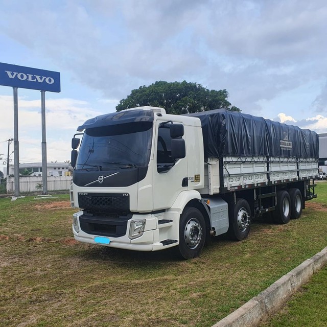 VOLVO VM 330 8X2 I-SHIFT 2015 CAB LEITO