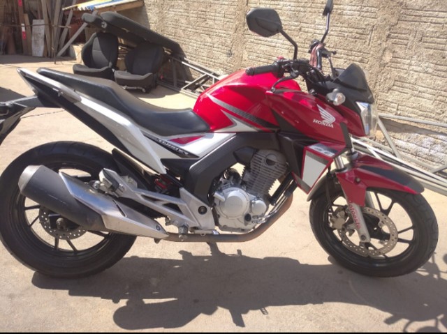 VENDO MOTO HONDA