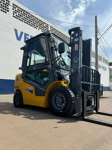Locação de empilhadeira cabinada 2,5 toneladas/diesel