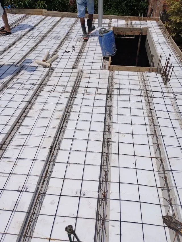 Laje e serviços de construção 