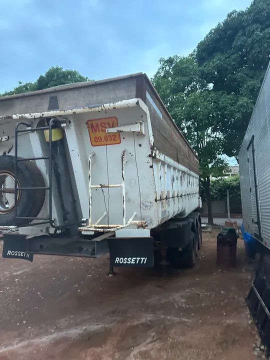 Caçamba 3 eixos rosseti ano 2006