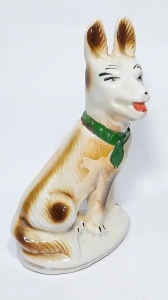Antiga Escultura em Porcelana Vitrificada - Cachorro com Gravata 