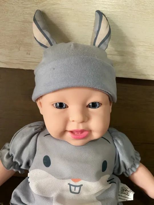 Boneca Bebe Reborn Looney Tunes Baby - Pernalonga  - Foto 3
