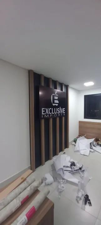 Aplicacao de Papel de Parede e Adesivo