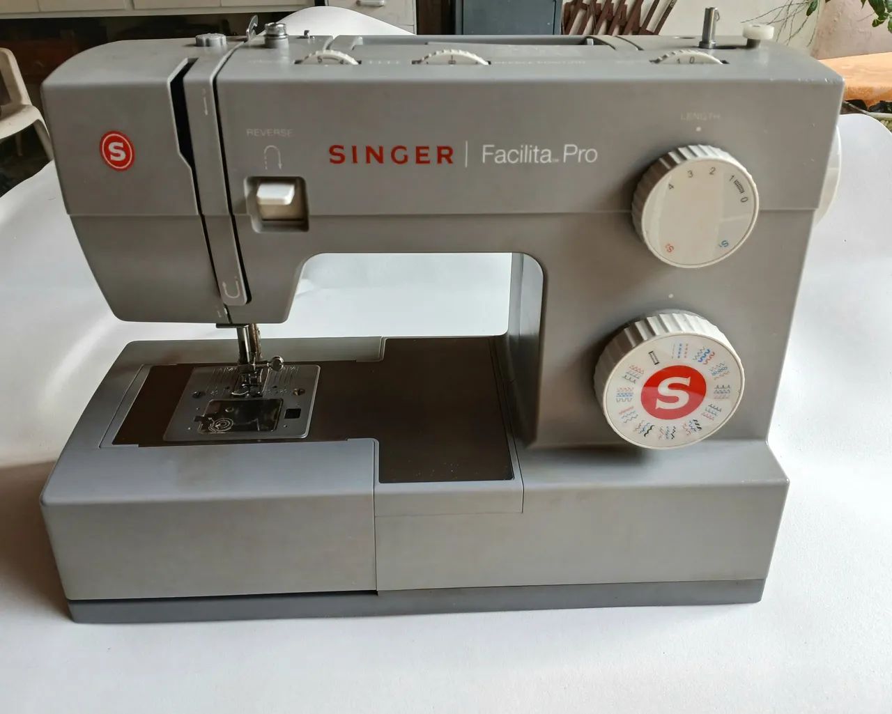 Máquina de Costura Singer Facilita Pro 4432