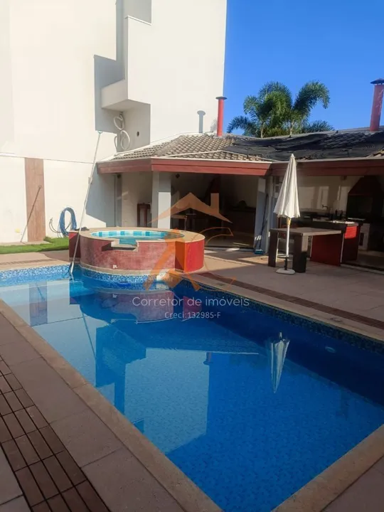 Lindo sobrado com piscina aquecida no Residencial Palm Park
