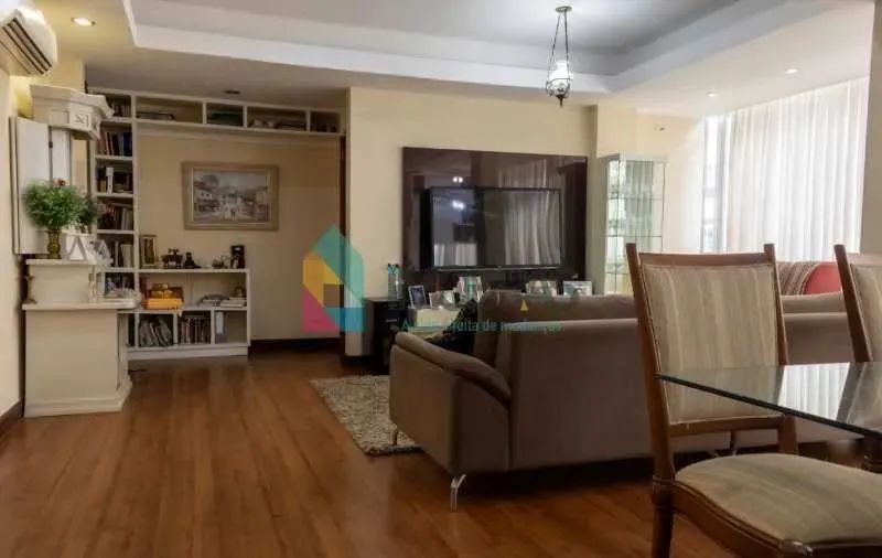 FLAMENGO !! APARTAMENTO REFORMADO COM 03 QUARTOS,DEPENDÊNCIA E VAGA PARA ALUGAR