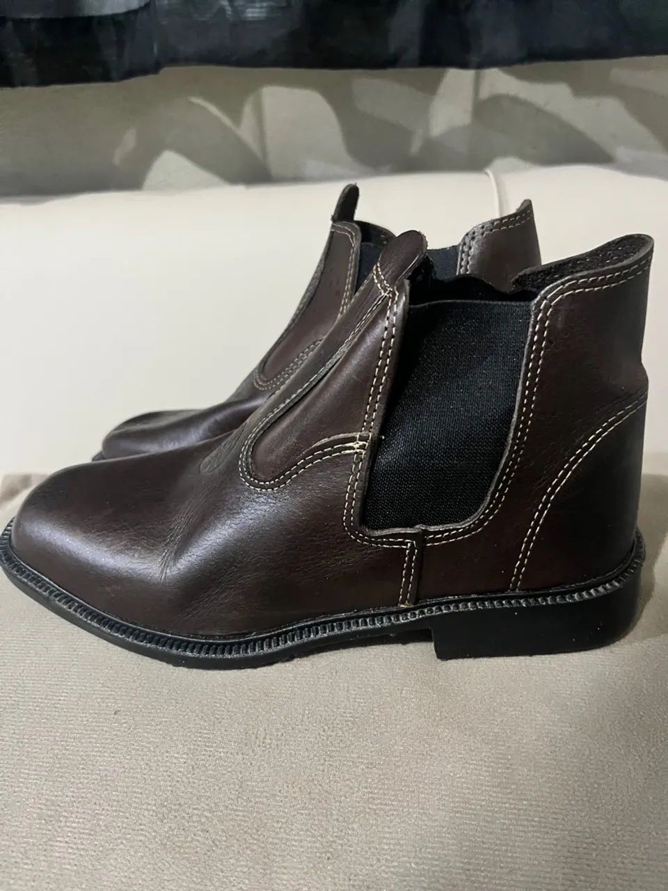 Botas Chelsea de Couro Marrom - Conforto e Estilo