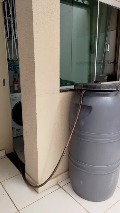 Barril de água para limpeza