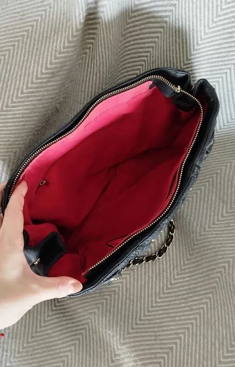 Bolsa preta alça corrente dourada  - Foto 5