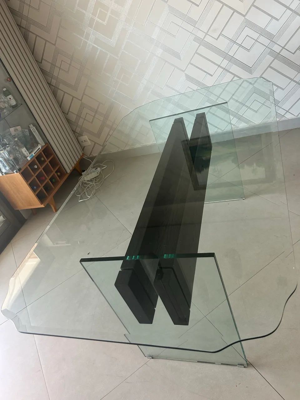 Mesa de Jantar de Vidro e detalhe em Madeira com Bisotê  - Foto 3