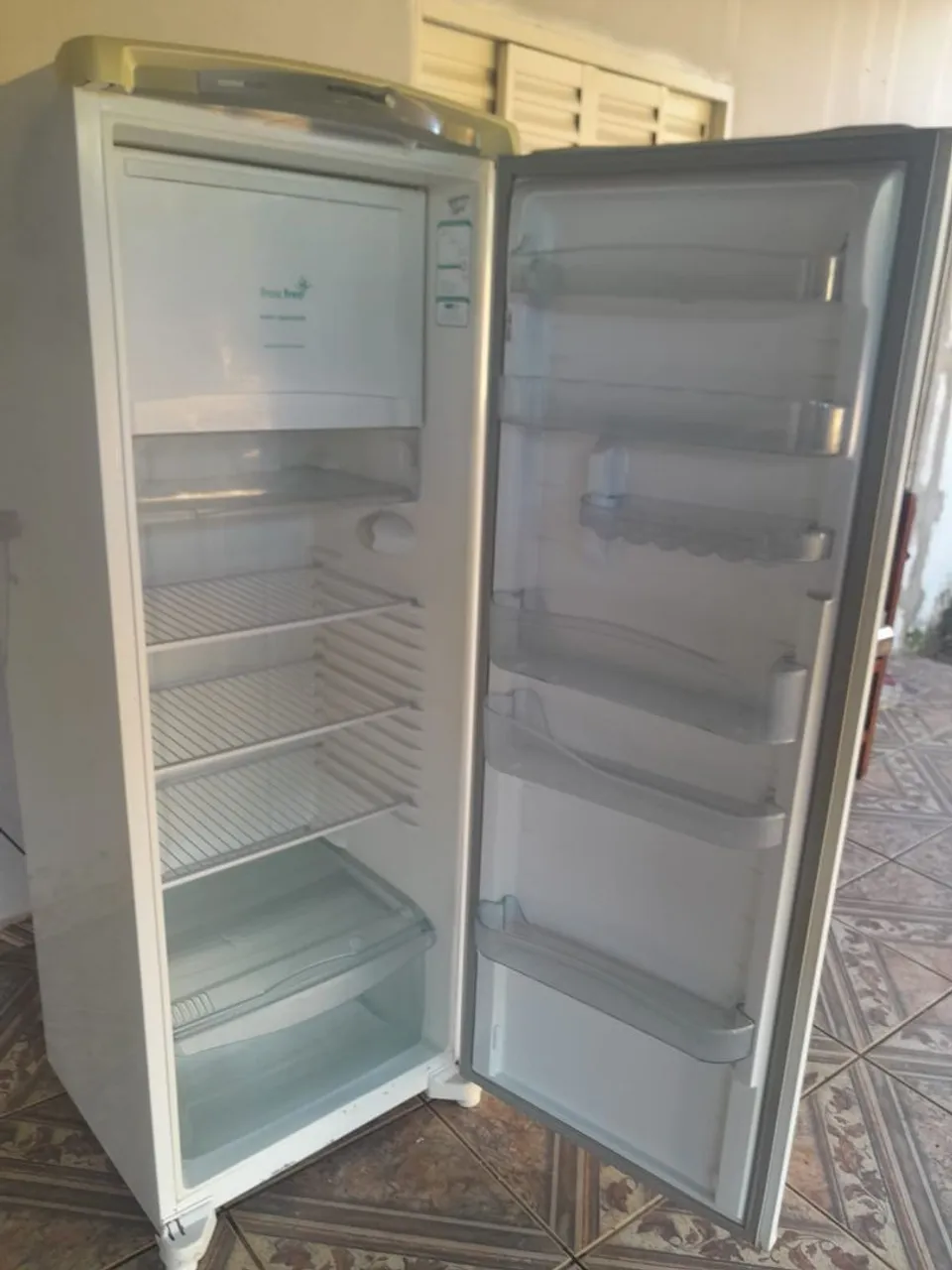 Geladeira Frost Free em ótimo estado