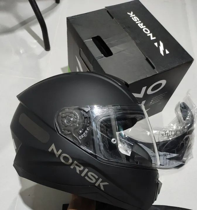 Capacete norisk novo na caixa + viseira fumê leia a descrição  - Foto 2