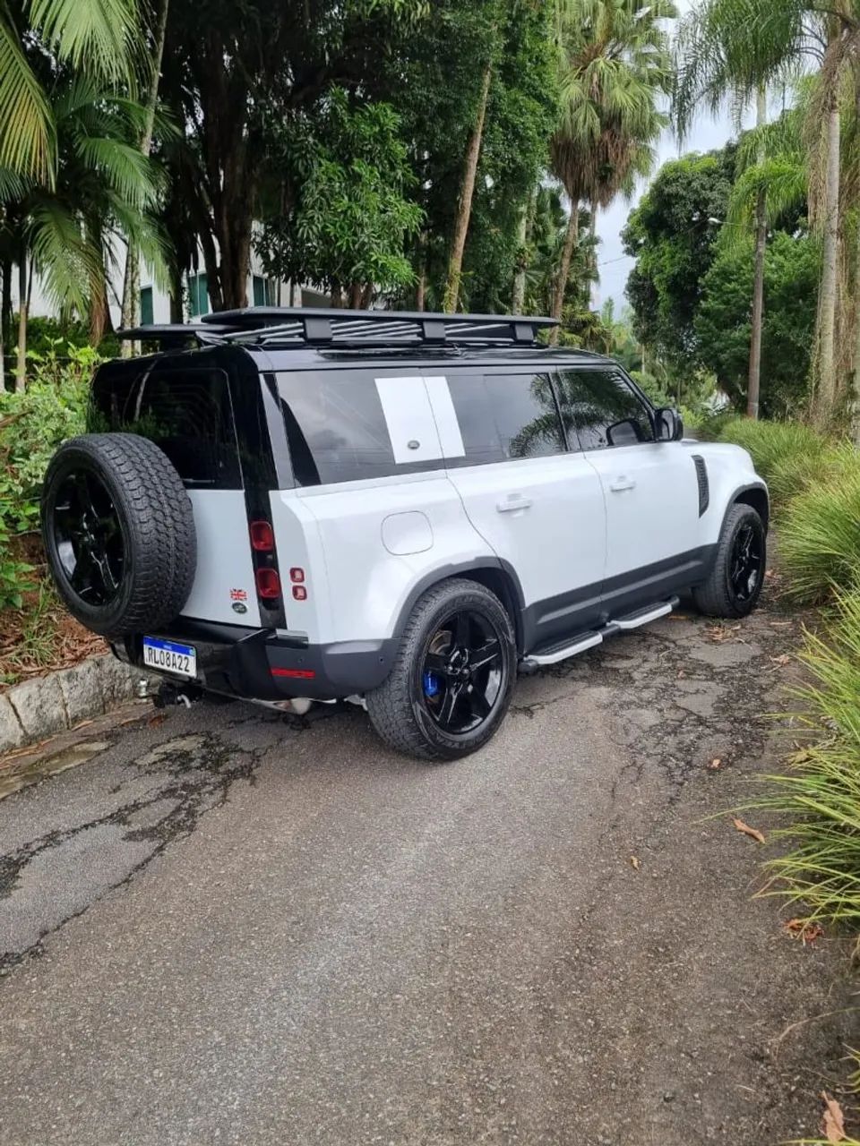 Defender com vários acessórios 