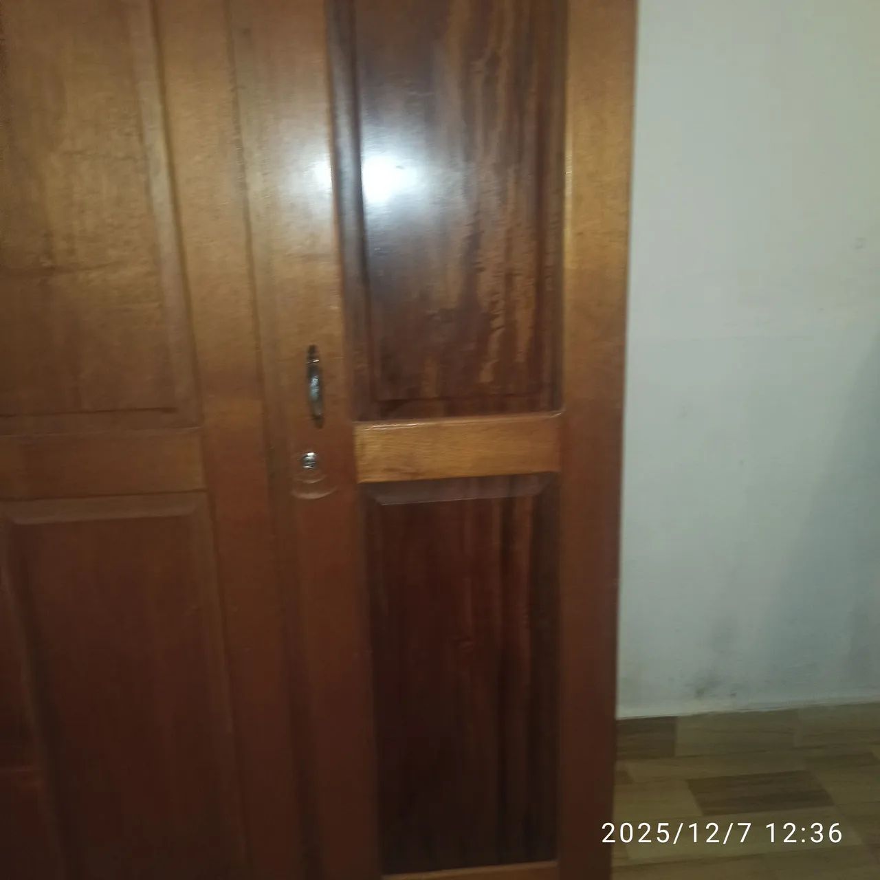 Guarda roupa de madeira  - Foto 2