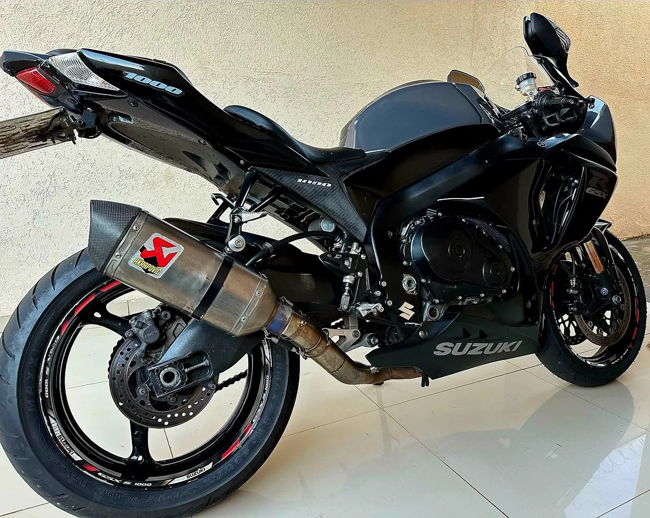 Suzuki GSX R 1.000 versão 30 anos SRAD