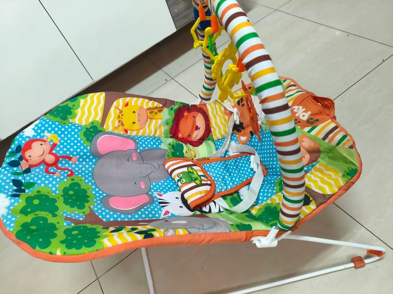 Balanço Infantil com Arco de Brinquedos