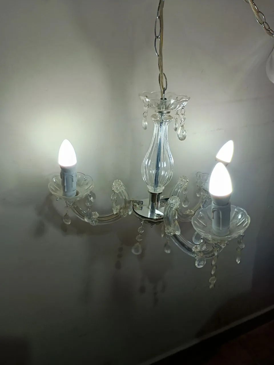 LUSTRE PENDENTE CANDELABRO 3 BRAÇOS -plastico - funcionando 