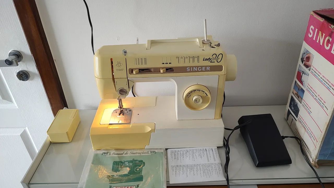 Máquina de costura Singer  - Foto 5