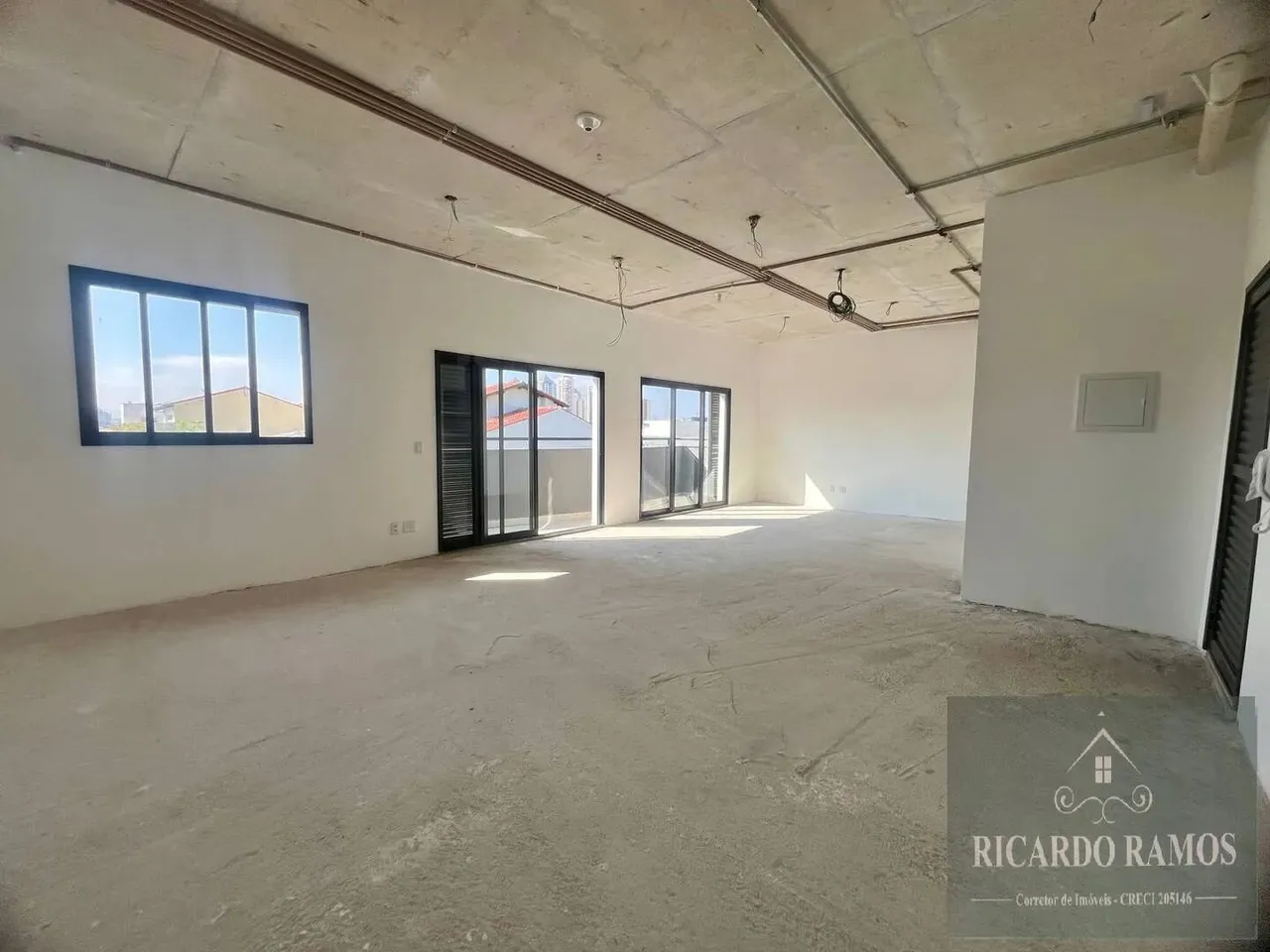 EXCELENTES SALAS COMERCIAIS PARA LOCAÇÃO NO MOGILAR - 54,00 M² - 01 VAGA