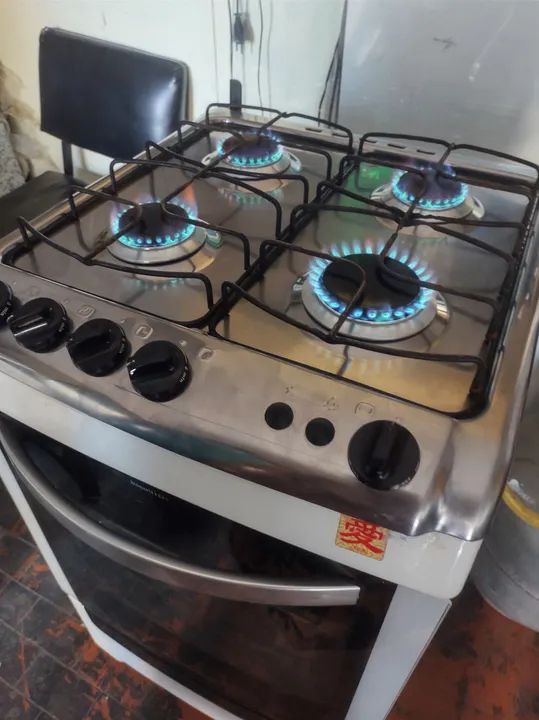 FOGÃO. ELECTROLUX FUNCIONANDO PERFEITAMENTE. AUTOMÁTICO OK . BARATO PRA SAIR HOJE - Foto 2