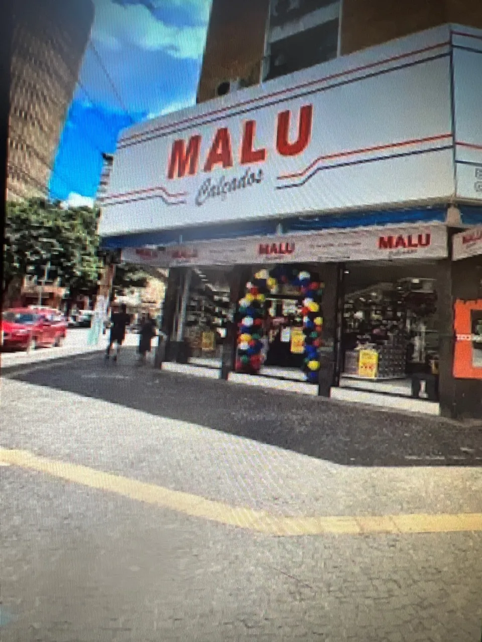 Aluga-se sala comercial mobiliada