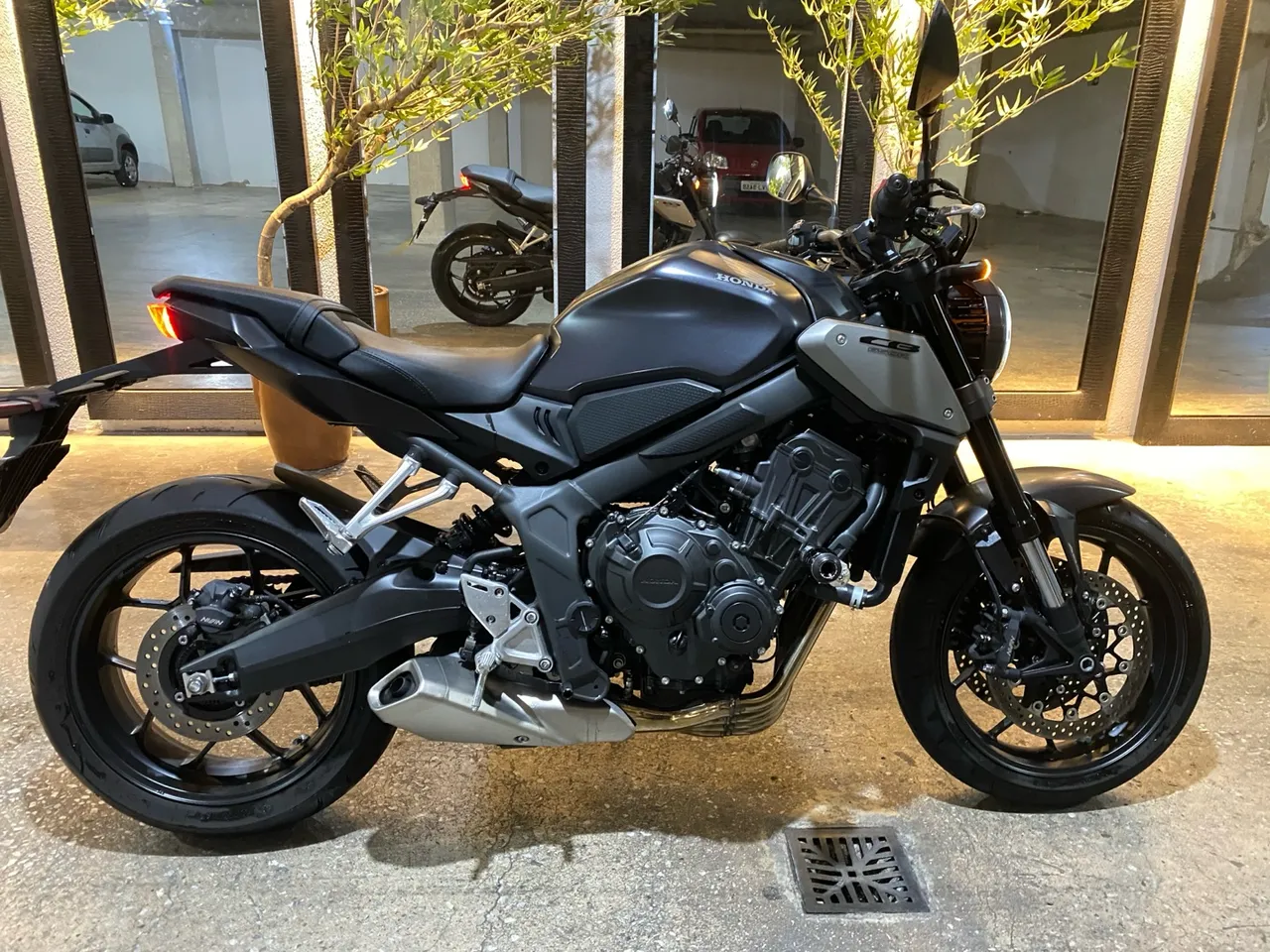 CB 650R 2024