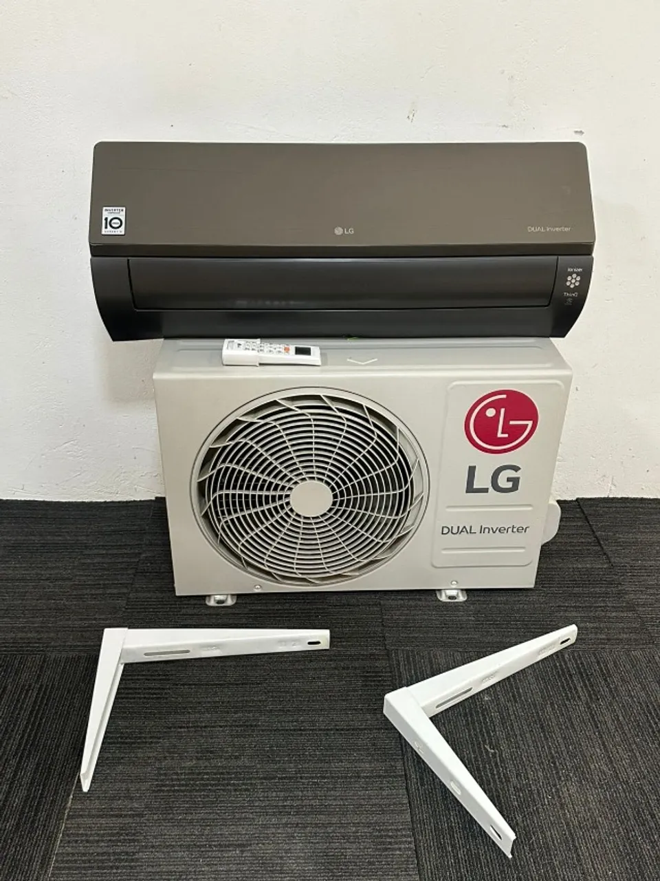 Ar-condicionado LG Prata Dual Inverter 12.000 BTUs